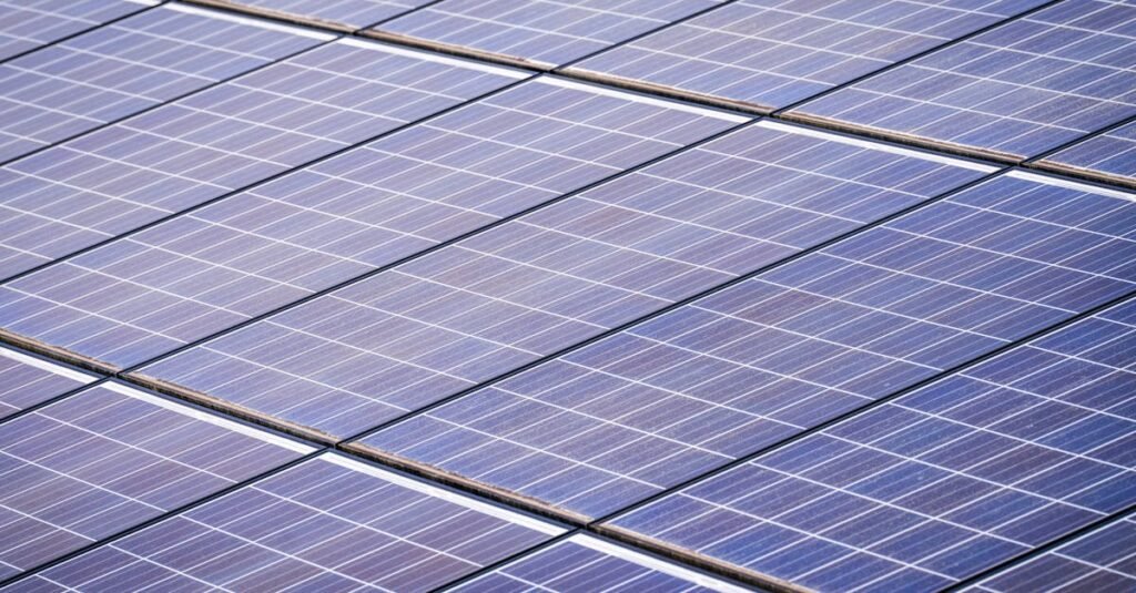 découvrez nos solutions de panneaux photovoltaïques performants pour produire une énergie renouvelable et réduire votre consommation électrique.