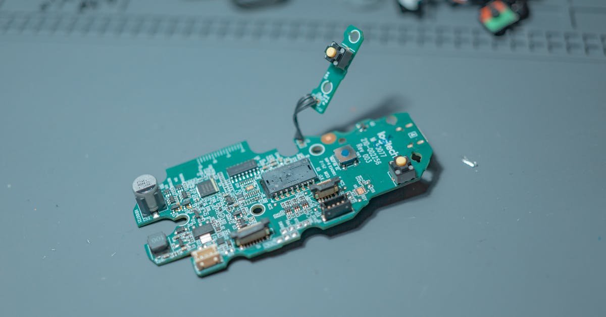 découvrez les fondamentaux des semiconducteurs, leurs applications dans les technologies modernes, et leur rôle essentiel dans l'électronique et l'innovation.