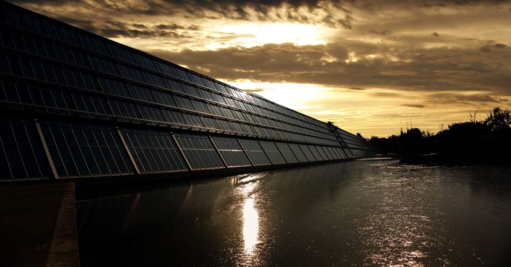 découvrez les opportunités d'investissement dans l'énergie solaire, un secteur durable et en pleine croissance pour un avenir énergétique propre et rentable.