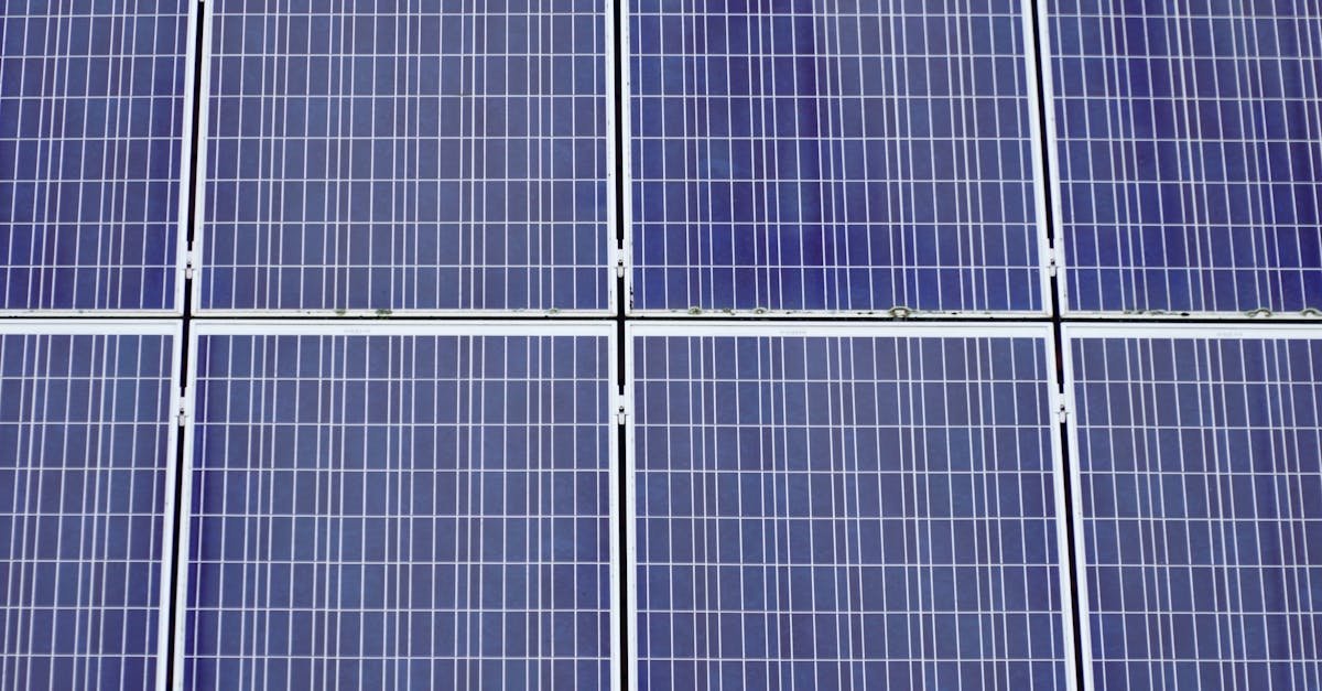 service professionnel de nettoyage de panneaux solaires pour optimiser leur performance et prolonger leur durée de vie. nettoyage efficace et respectueux de l'environnement.