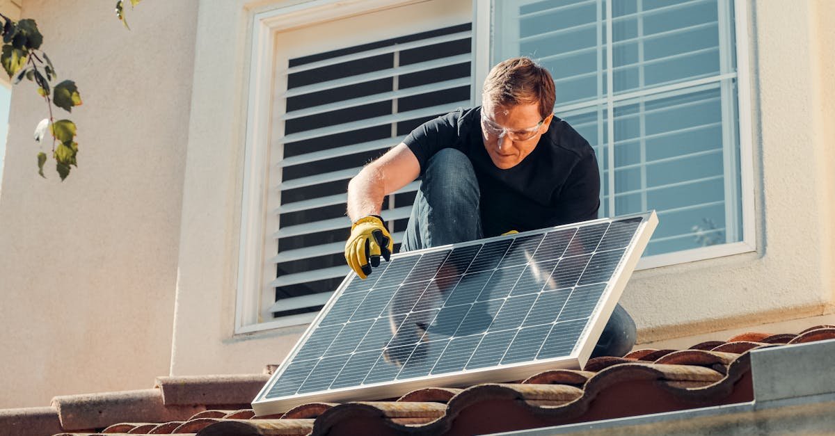 découvrez les risques d'incendie liés aux panneaux solaires et apprenez comment les prévenir pour assurer la sécurité de votre installation photovoltaïque.