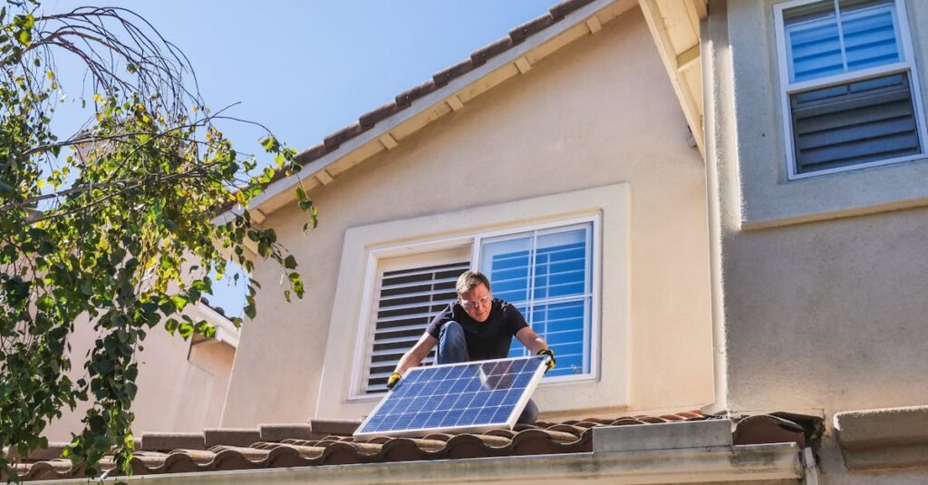 découvrez les risques d'incendie liés aux panneaux solaires, comment les prévenir et assurer la sécurité de votre installation photovoltaïque.