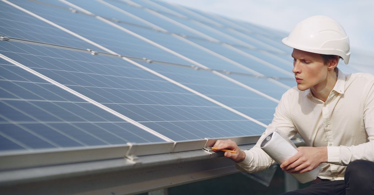 entretien des panneaux solaires : guide complet pour optimiser leur performance et prolonger leur durée de vie grâce à des conseils pratiques et des méthodes efficaces.