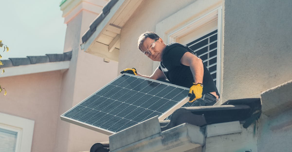découvrez comment optimiser l'angle d'inclinaison des panneaux solaires pour maximiser leur efficacité et produire plus d'énergie renouvelable.