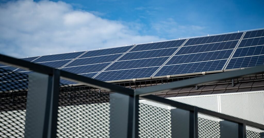 découvrez notre pergola solaire alliant design moderne et énergie renouvelable pour un espace extérieur agréable et écologique toute l'année.