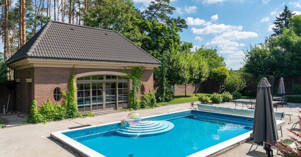 chauffez votre piscine de manière écologique et économique avec un chauffe-piscine solaire, utilisant l'énergie du soleil pour prolonger la saison de baignade.
