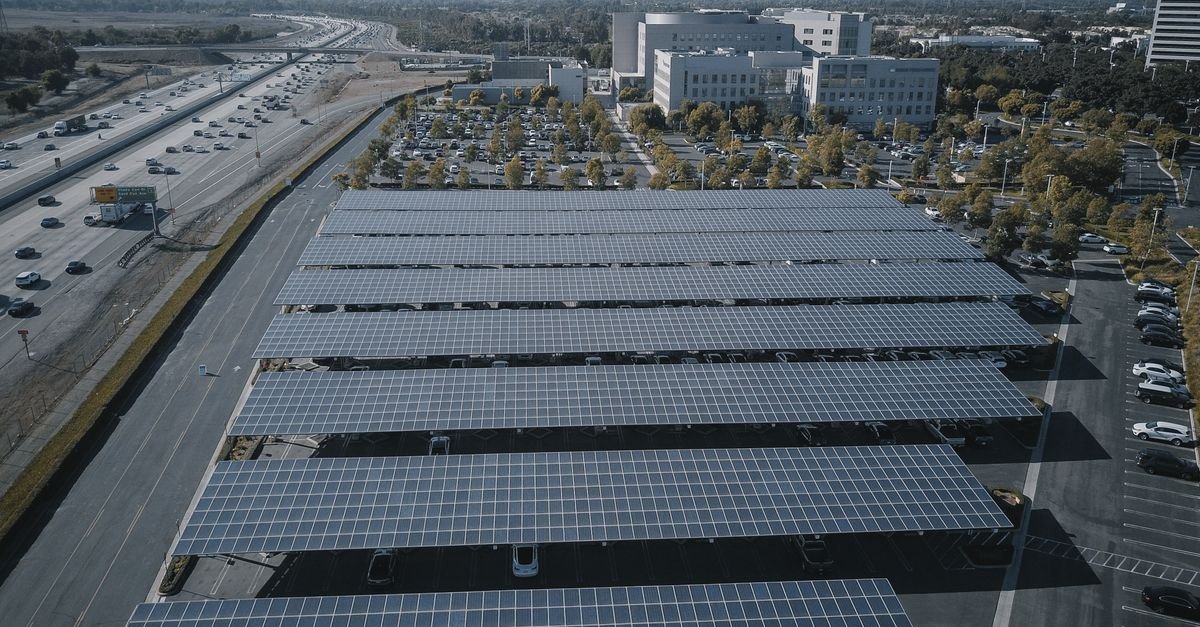découvrez notre carport solaire gratuit, une solution écologique et économique pour protéger votre véhicule tout en produisant de l'énergie propre.