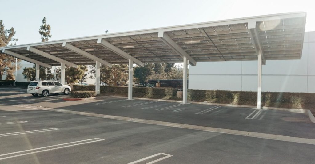 découvrez notre abri voiture solaire gratuit : une solution écologique et économique pour protéger votre véhicule tout en produisant de l'énergie propre.