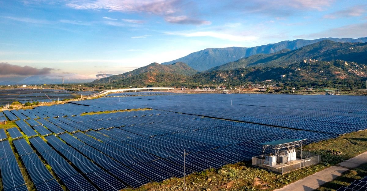 découvrez notre canopée photovoltaïque, une solution innovante alliant production d'énergie solaire et protection optimale, idéale pour tous vos espaces extérieurs.