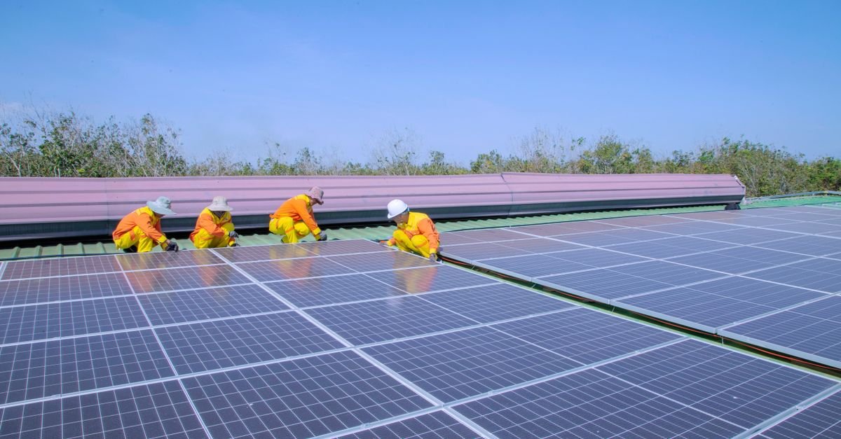expert en installation de panneaux photovoltaïques pour une énergie solaire efficace et écologique.