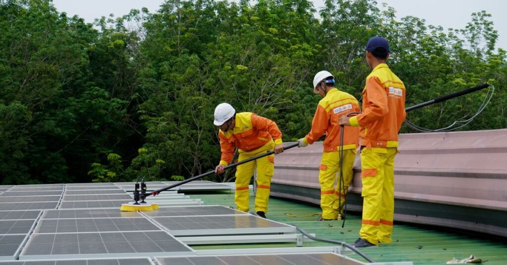 expert en installation photovoltaïque offrant des solutions sur mesure pour l'énergie solaire, installation de panneaux solaires pour particuliers et professionnels.