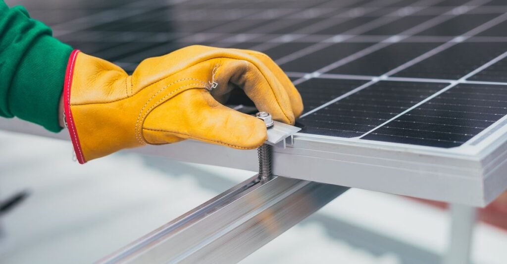 installation de chauffage solaire : profitez d'une énergie renouvelable et économique pour chauffer votre maison de manière écologique.