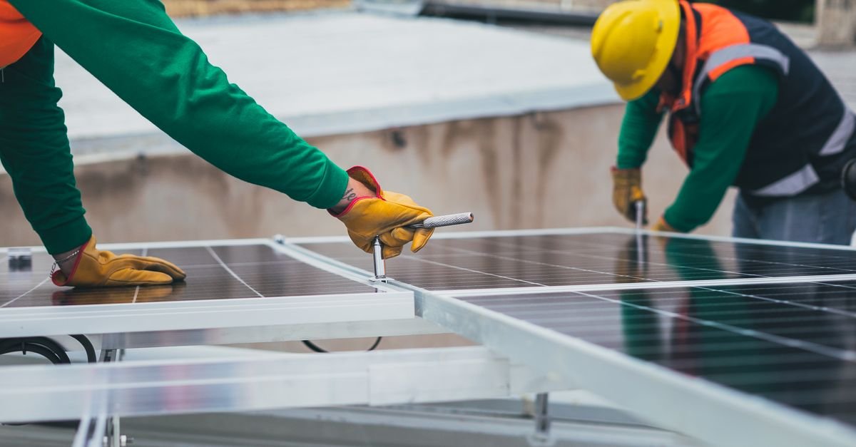 découvrez les subventions disponibles pour l'installation de panneaux solaires et réduisez le coût de votre projet d'énergie renouvelable.