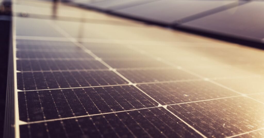 découvrez la rentabilité des panneaux solaires : analyse des coûts, économies d'énergie et avantages à long terme pour un investissement durable et avantageux.