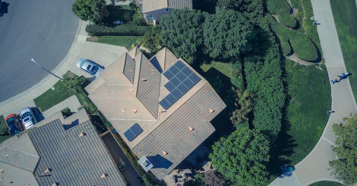 découvrez nos panneaux solaires avec batterie intégrée pour une énergie renouvelable efficace et autonome, idéale pour alimenter vos appareils même sans soleil.