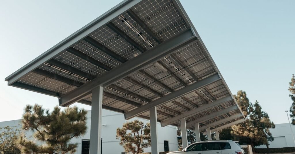 panneau solaire avec batterie : solution idéale pour stocker l'énergie solaire et assurer une alimentation électrique durable et autonome.