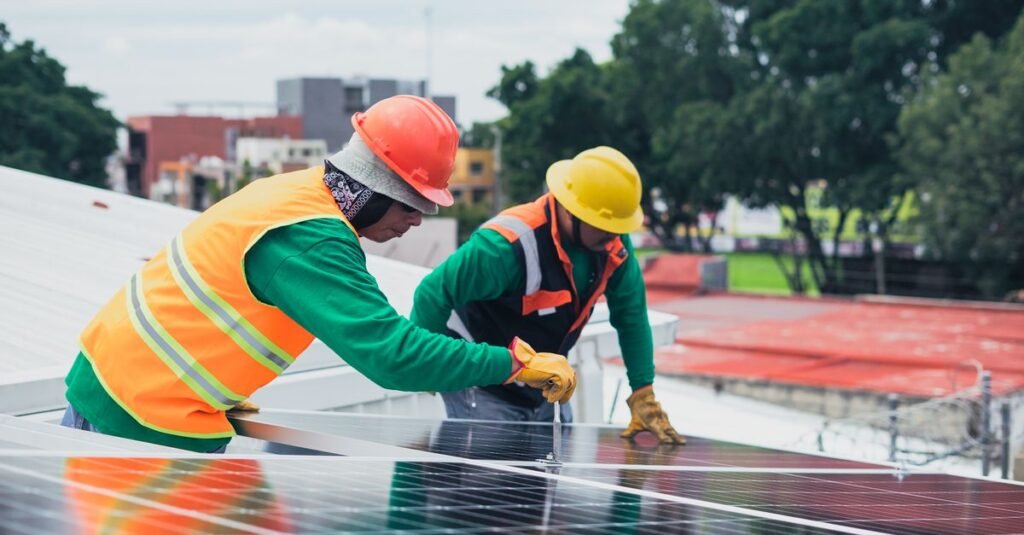 découvrez comment utiliser efficacement l'énergie solaire pour réduire votre facture d'électricité et protéger l'environnement grâce à des solutions innovantes et durables.