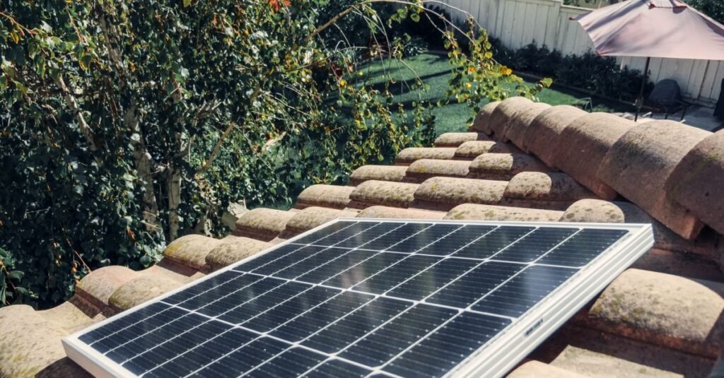 générateur solaire portable et écologique, idéal pour fournir de l'énergie propre à tout moment et en tout lieu.